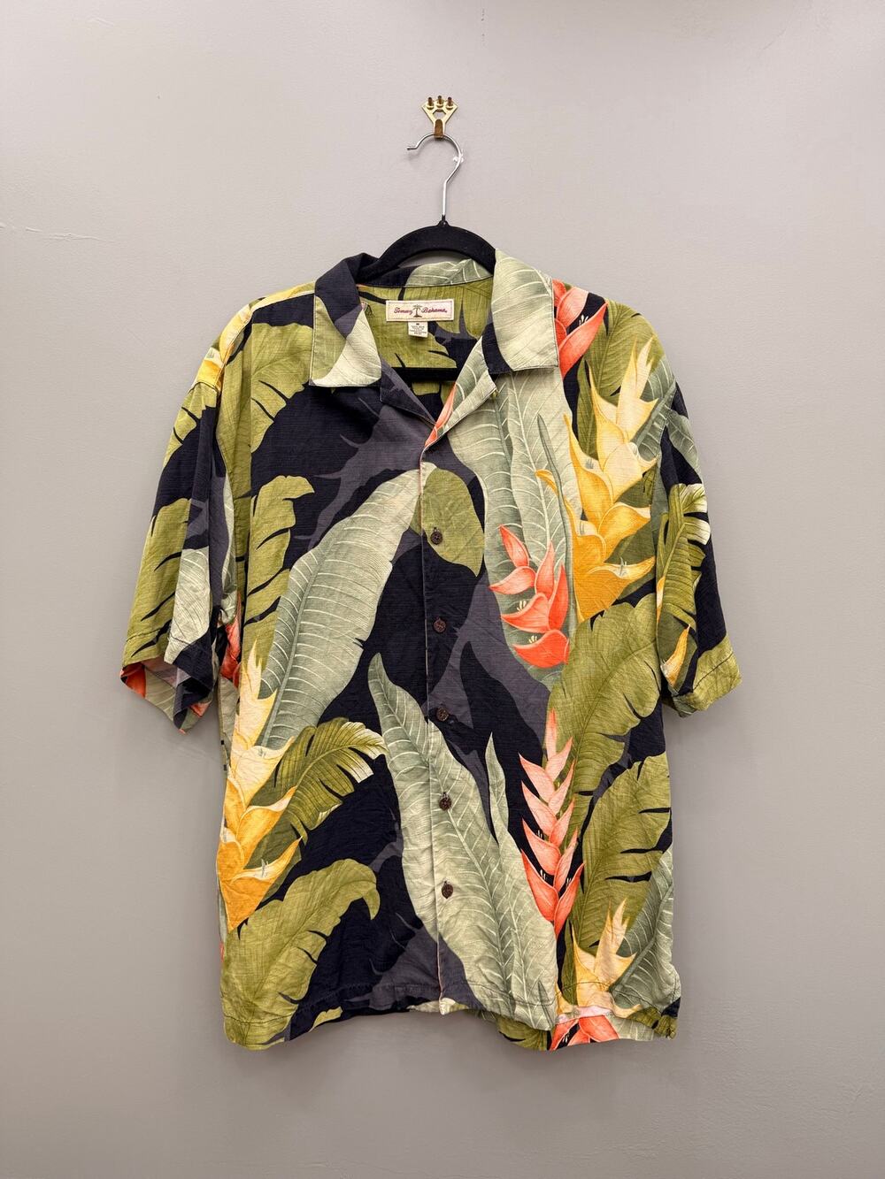 Tommy Bahama Silk Hawaiian Shirt M Tropical Floral Camp Aloha Resort